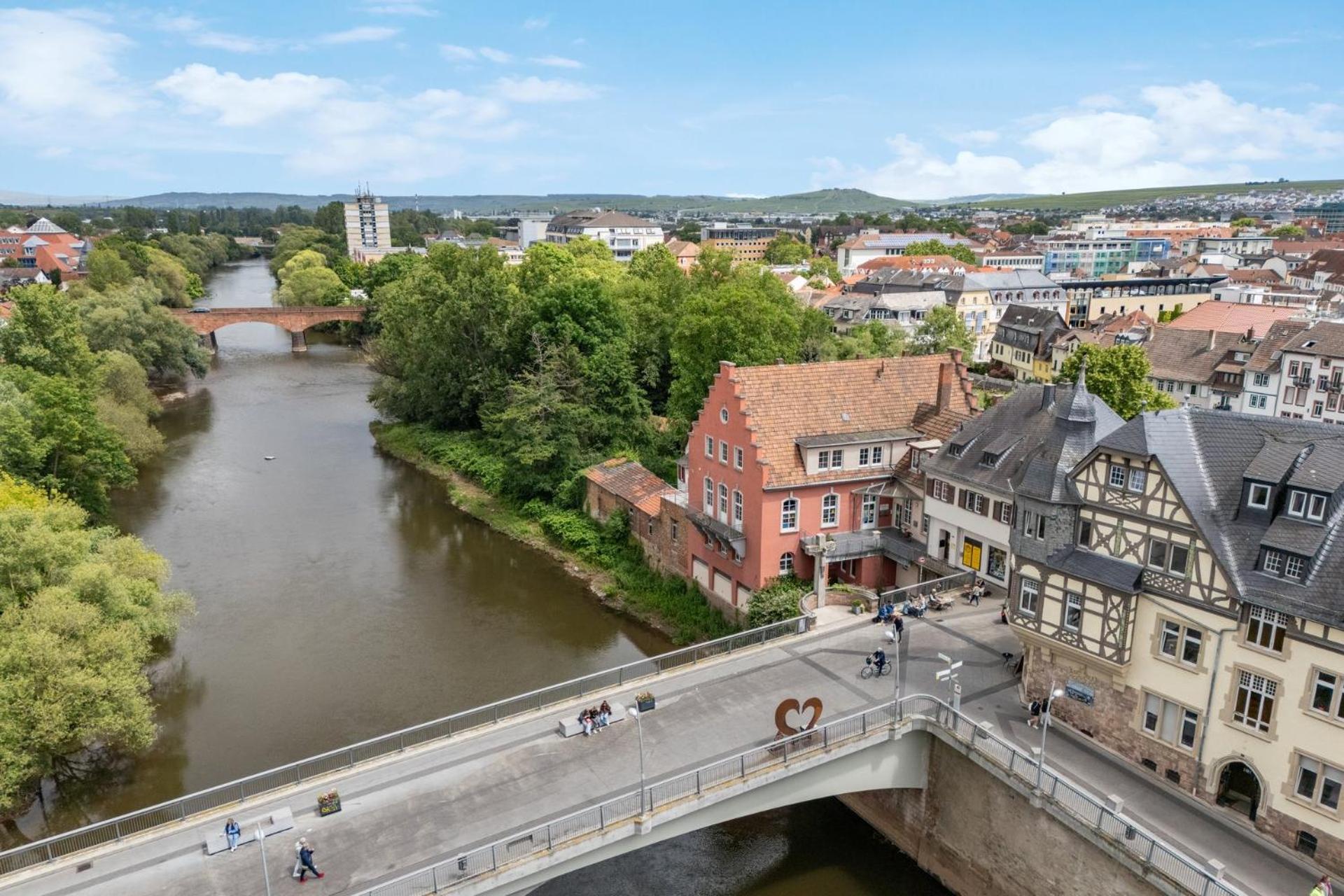 Altstadt Apartment Am Wasser Mit Parkplatz Und Grossem Garten Bad Kreuznach Exterior photo